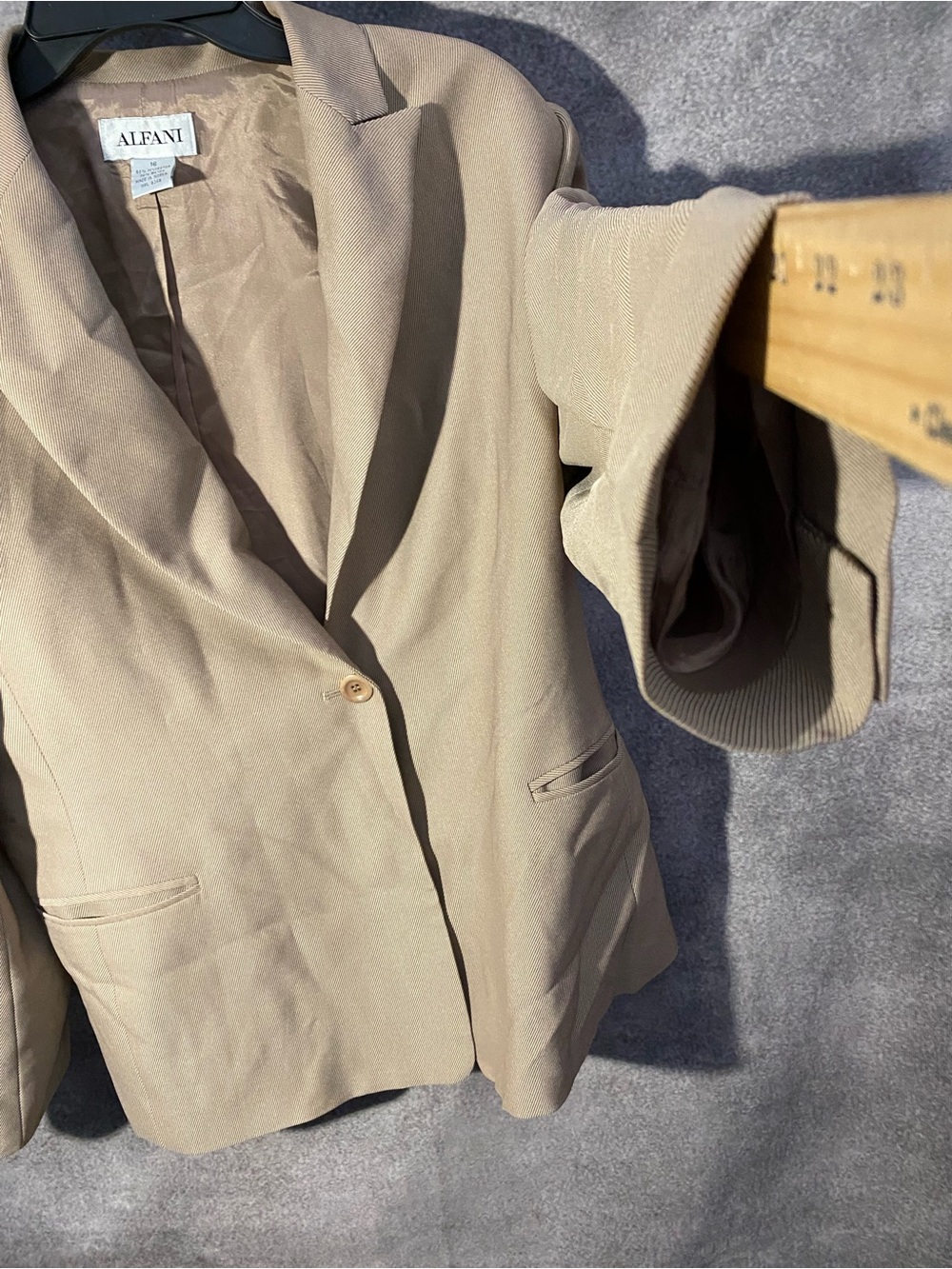Alfani Womens Beige Tan Blazer Jacket Sz 16 Poly Rayon Single Button Career VTG - Picture 6 of 12
